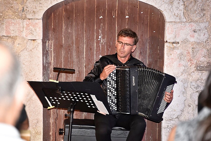 Koncertni ciklus grada: klasična harmonika u izvedbi profesionalca:  DRAŽEN KOŠMERL