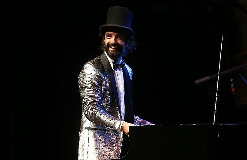 NOĆ CRNO - BIJELE ČAROLIJE: Božićni koncert pijanista Vitomira Ivanjeka