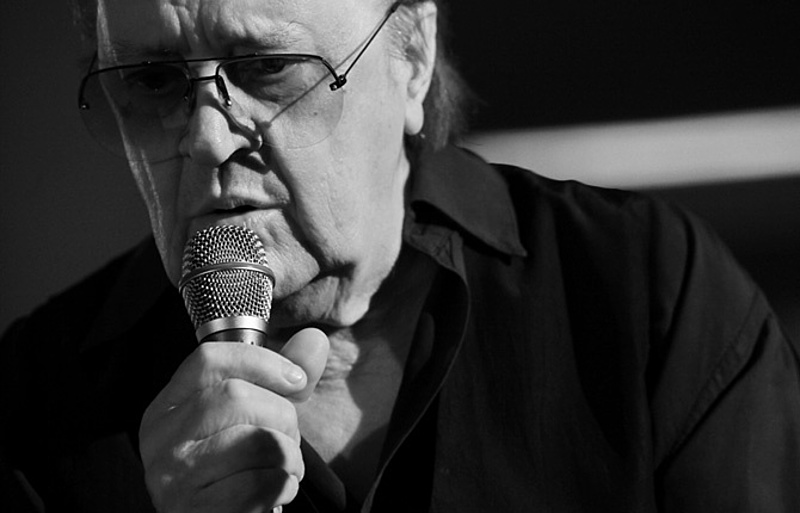 VEČER POEZIJE i PJESME "ČITAMO ARSENA" NA KROVU KC-a